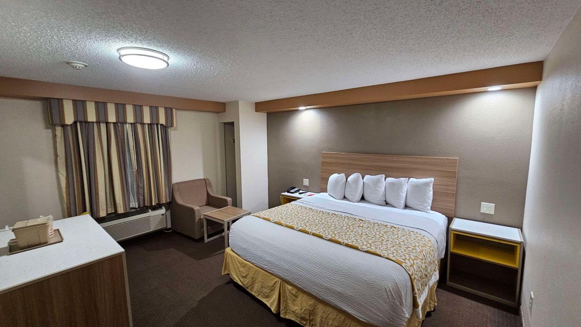 Econo Lodge Woodbridge Iselin Εξωτερικό φωτογραφία
