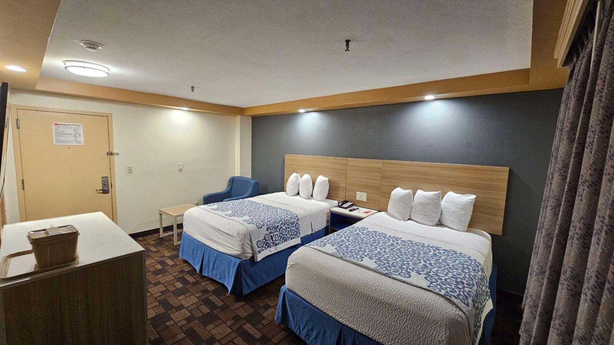 Econo Lodge Woodbridge Iselin Εξωτερικό φωτογραφία