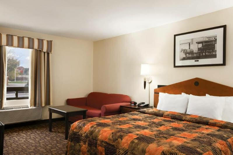 Econo Lodge Woodbridge Iselin Εξωτερικό φωτογραφία