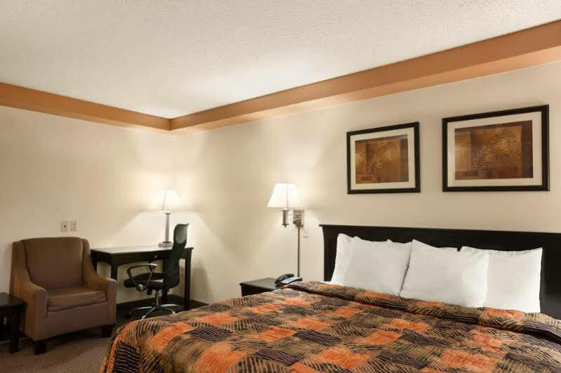 Econo Lodge Woodbridge Iselin Εξωτερικό φωτογραφία